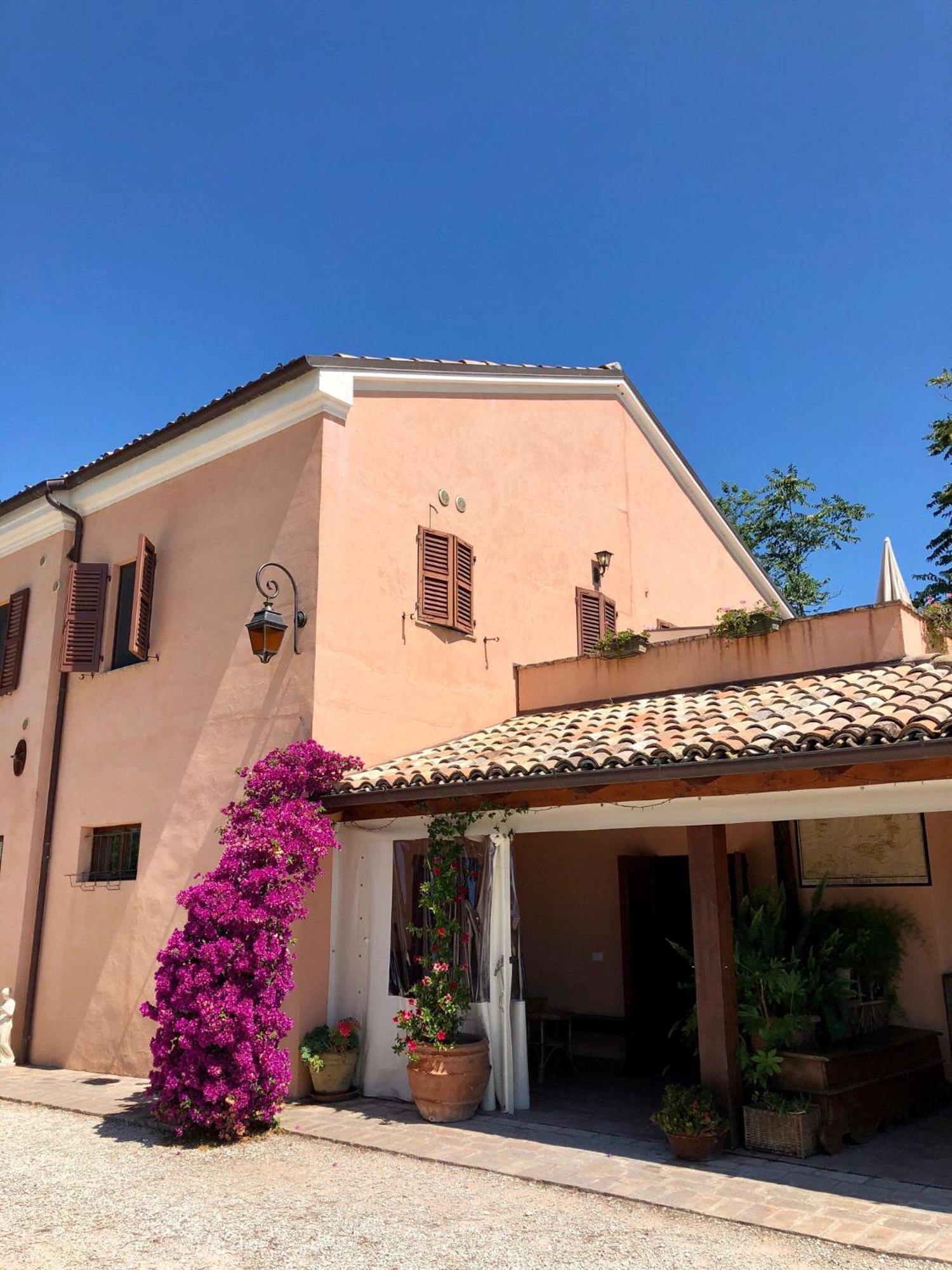 Appartamento Fronte Piscina Montemarciano Exterior foto